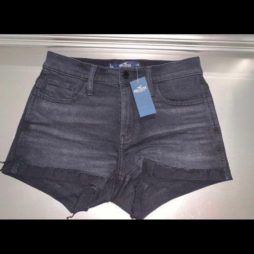 BNWT high-waisted black hollister shorts